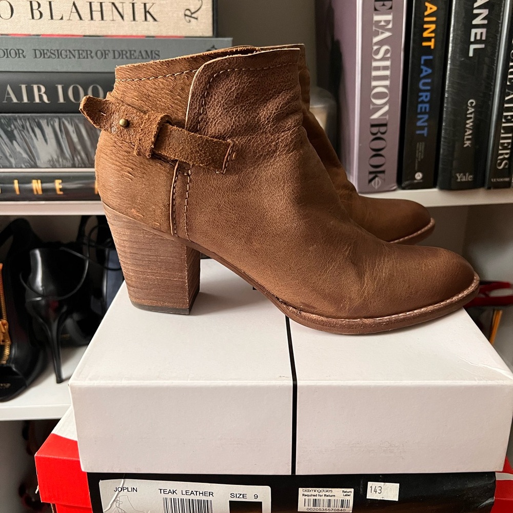 Dolce Vita Ankle Boots Size 9